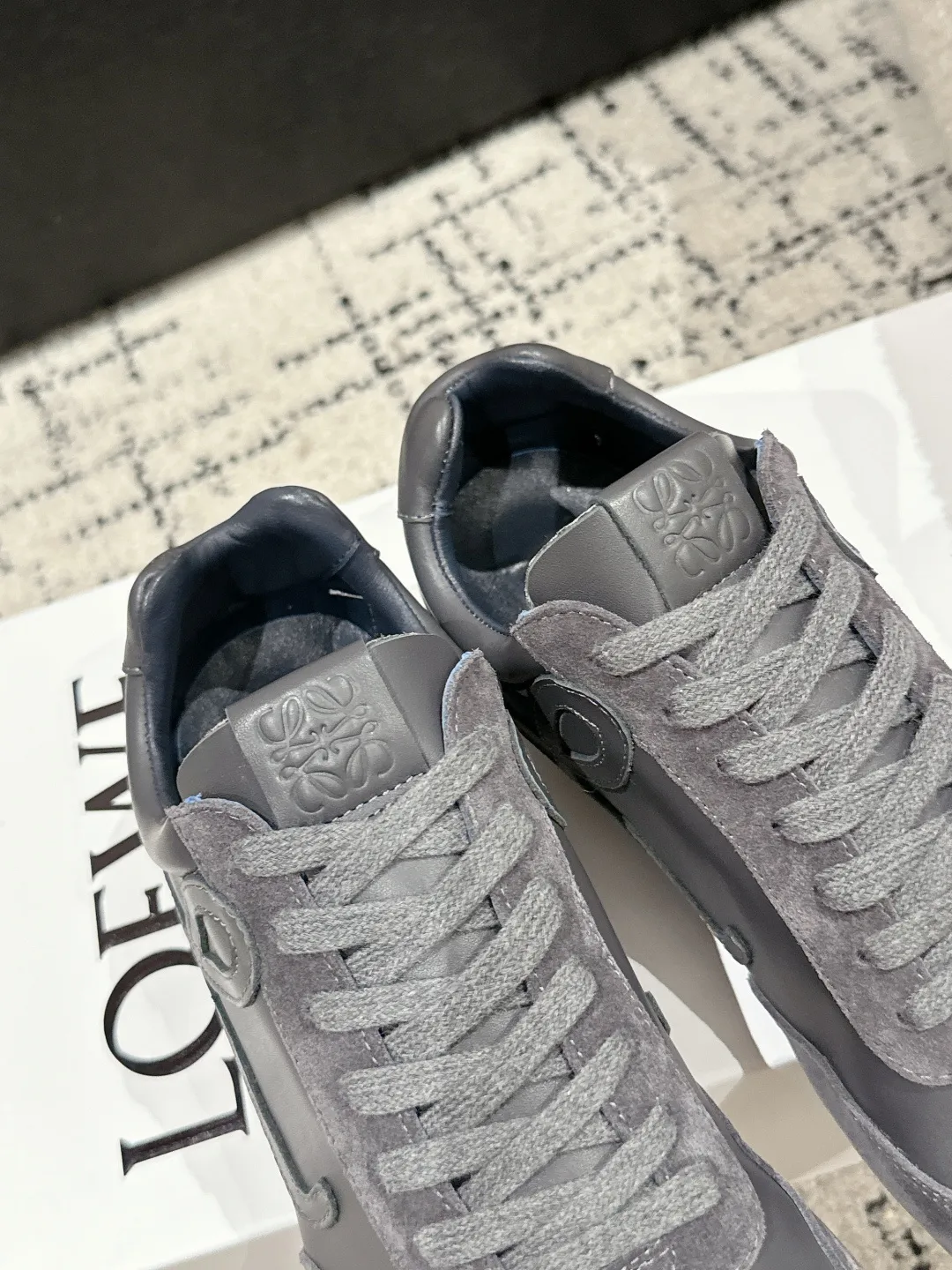 👟👟Ex-factory price 620👟👟 #couples model Top version LOEWE 25/ Latest catwalk model Ballet Runner 2.0. Couple model Ballet Casual Sports Shoes Moral Training Shoes Forrest Gump Shoes Original purchase and development Production Fabric matching Repeated selection of materials Nylon and calfskin leather sneakers featuring an asymmetric toe design, sock-like internal construction, and lightweight rubber outsole extending to the toe. ✔️Fabric: original customized imported first-layer cowhide ✔️Lining: imported soft sheepskin + mesh lining ✔️Sole: original molded anti-slip rubber material ✔️Sole thickness: increased by 2.5CM ✔️Size: #35-45 (45 for women, 45 for men, custom-made, non-refundable)